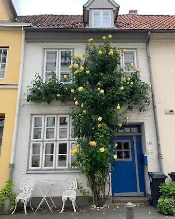 Semesterbostad Kulturdenkmal 60 M2 Historisches Balkenhaeuschen Von 1749 Lübeck