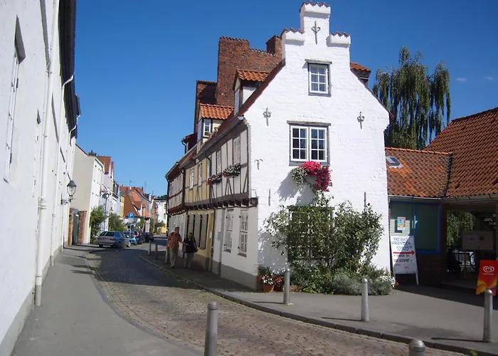 Vakantiehuis Kulturdenkmal 60 M2 Historisches Balkenhaeuschen Von 1749 Lübeck